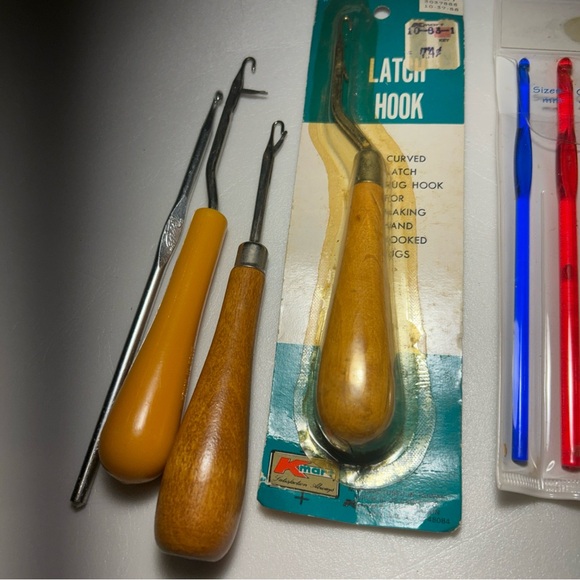 Latch Hook Tool Set with Wooden and Orange Handles - Picture 7 of 7